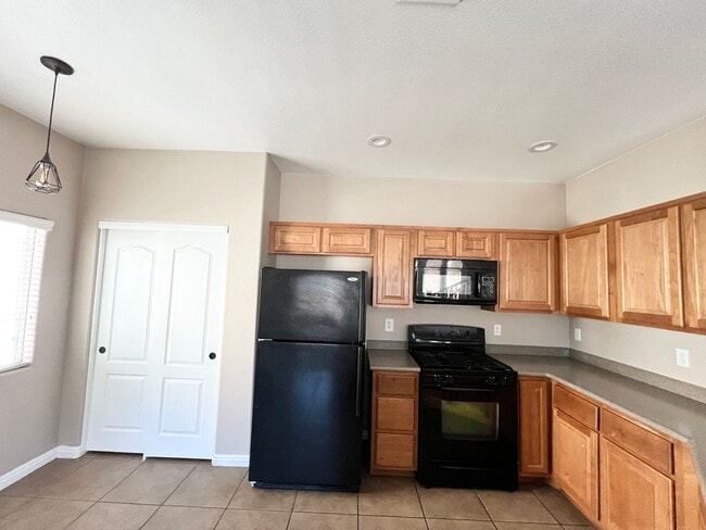 Building Photo - 102 S Pointe Way