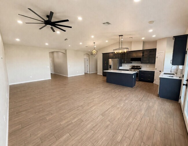 Building Photo - Executive Retreat in Brawley: Spacious 5-Bedroom Home Ideal for Corporate Stays or Refined Family...