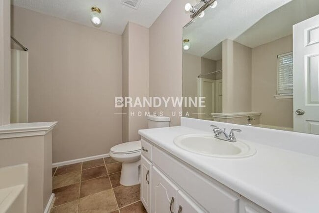 Building Photo - 35 Hampton Oaks Dr