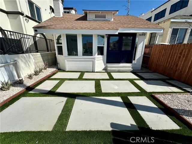 Primary Photo - 934 Manhattan Ave