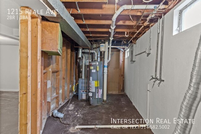 Building Photo - 1215 Reale Ave