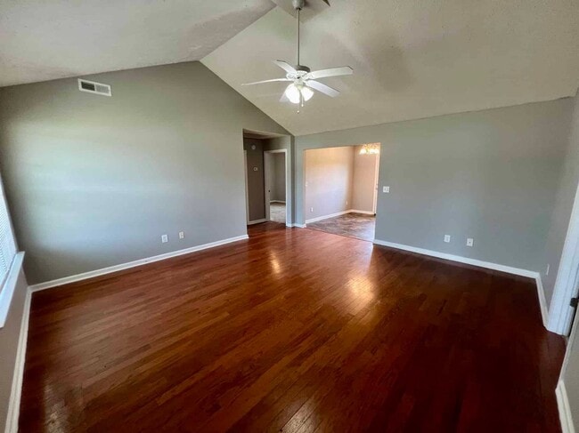 Building Photo - 3 Bed 2 Bath Brick Ranch *Fenced Backyard* in Christiana