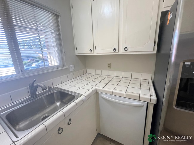 Building Photo - Spacious Four Bedroom Home in Westborough Neighborhood in South San Francisco