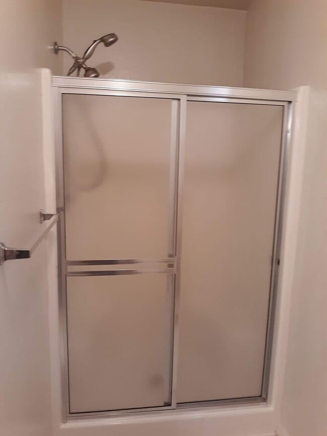 Building Photo - Executive Rental - Charming 3-bedroom 2 bath 2 car garage-available to view now