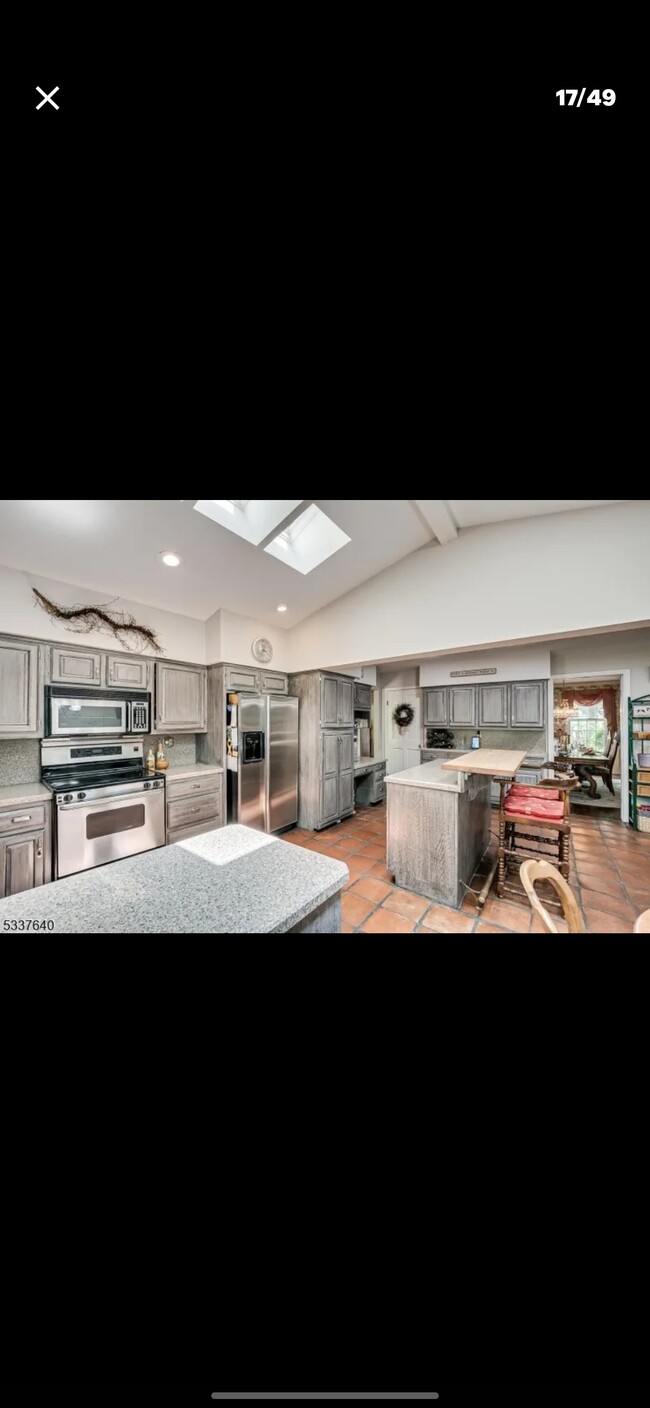 Building Photo - 6 Oak Grove Ln