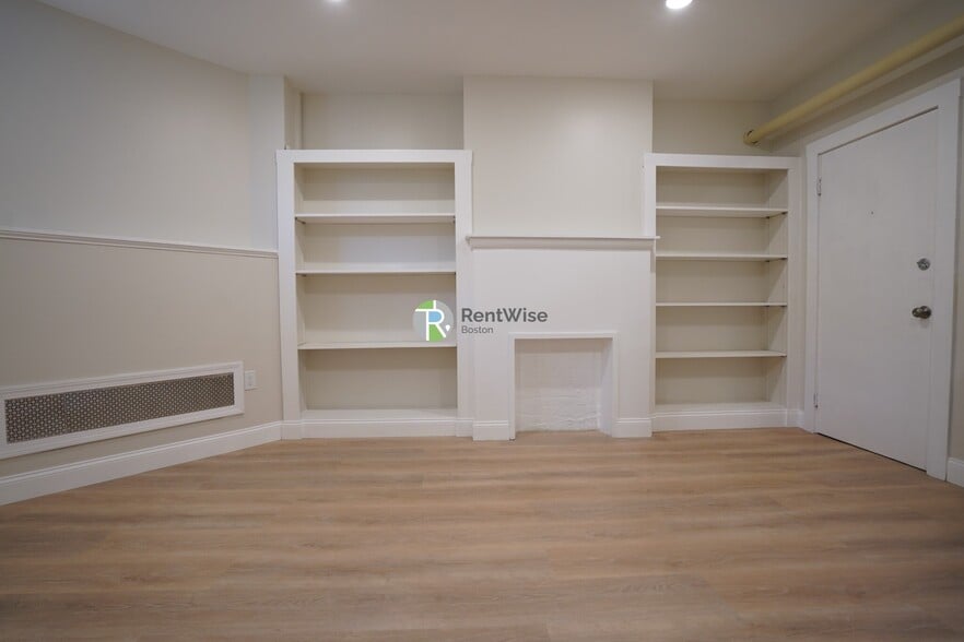 Building Photo - 10 Beals St