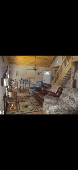 Building Photo - 1038 Wintergreen St