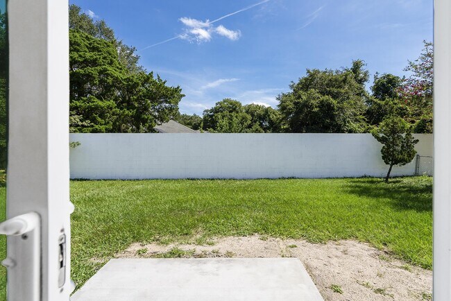 Building Photo - 1040 Dorado Dr