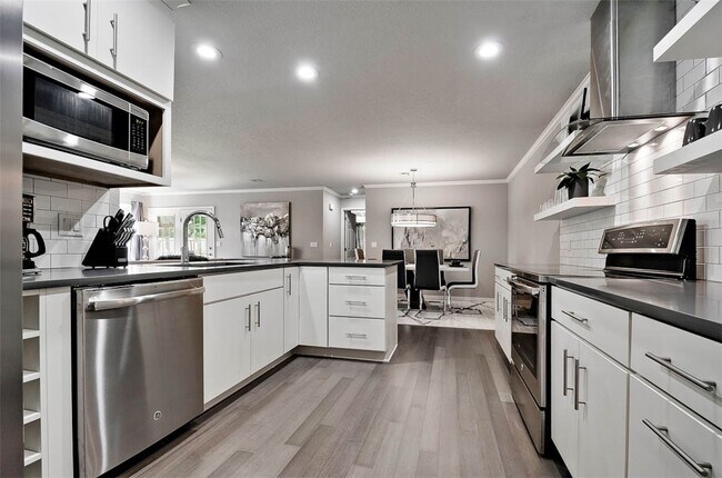 Building Photo - 7 S Prairie Dunes Dr