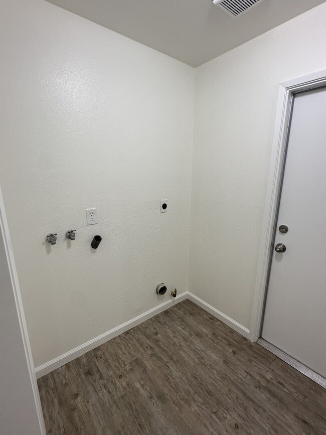 Building Photo - 1107 E Sunnyview Ave