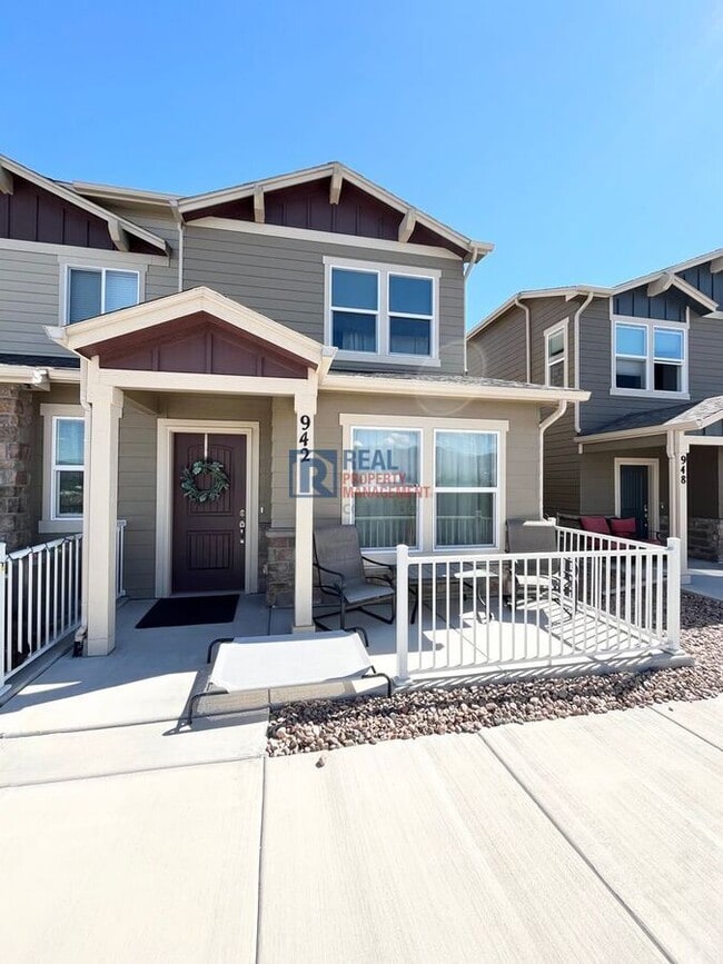 Building Photo - 942 Petra Heights