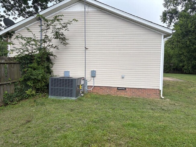 Building Photo - 2104 Split Rail Rd