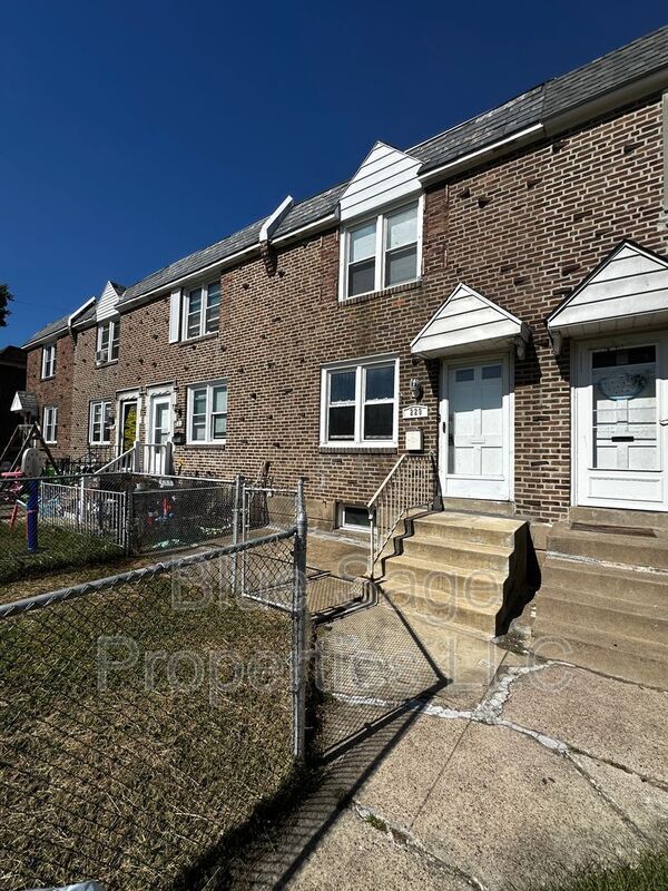 Primary Photo - 229 Spruce St
