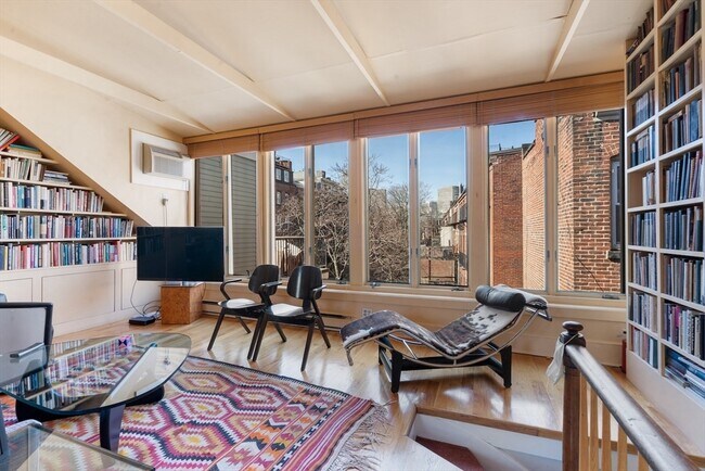Primary Photo - 6 Bond St