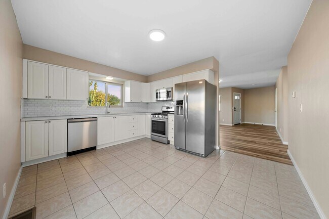 Building Photo - 2039-41 Bonita St