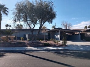 Building Photo - FULLY FURNISHED! & Recently renovated mid-term in downtown - close to arts district