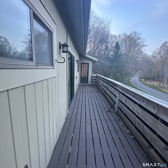 Building Photo - 6 Cove Rd