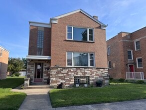 Building Photo - 10315 Chaucer St