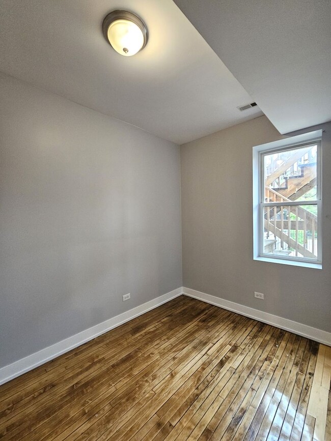 Building Photo - 3939 W Polk St