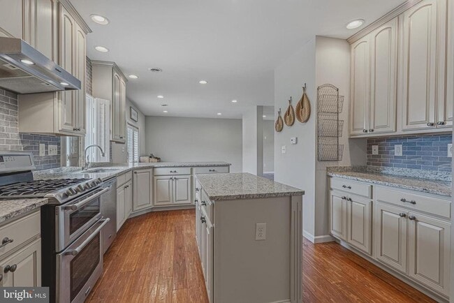 Building Photo - 40923 Browns Ln