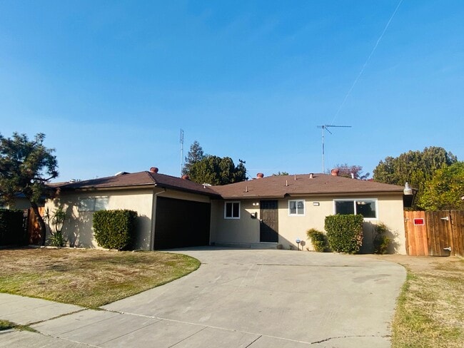 Primary Photo - $1,895 Peach & Mckinley, 3 Bedroom - E. Ho...