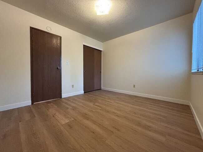 Building Photo - 857 Adams Terrace