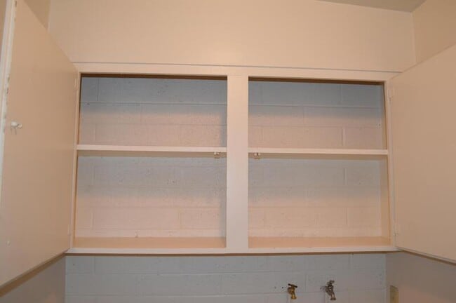 Building Photo - 472 E Granite Ave