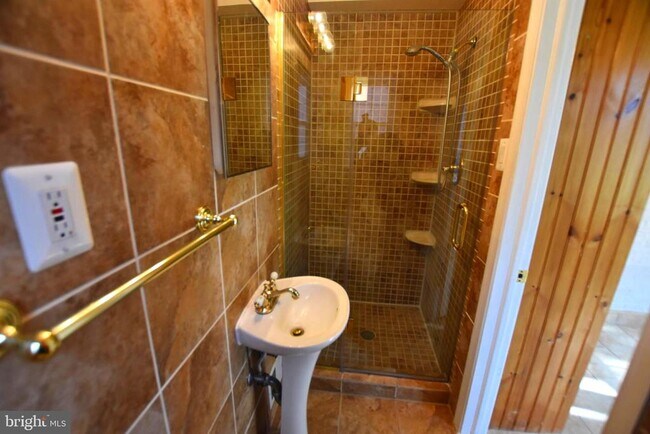 Building Photo - 10118 Cedar Ln