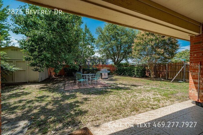 Building Photo - 2825 Beverly Dr