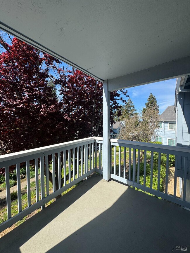 Building Photo - 375 Lighthouse Dr