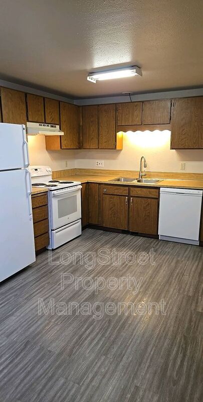 Building Photo - 615 SE Chicago St