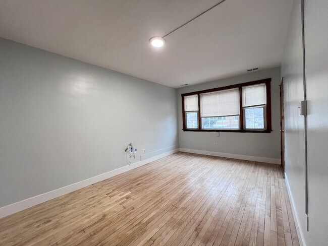 Building Photo - 5217 S Hermitage Ave