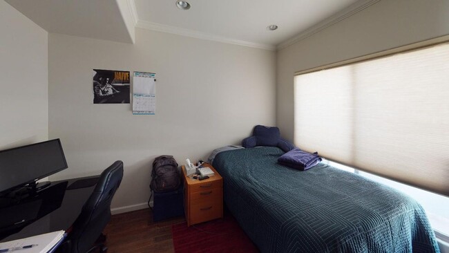Building Photo - DEPOSIT PENDING Stunning 3 Bedroom, 2 Bath...