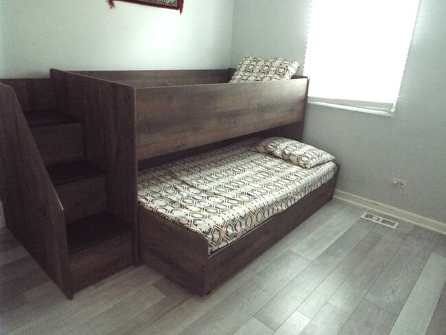 Building Photo - 1921 Stanford Dr