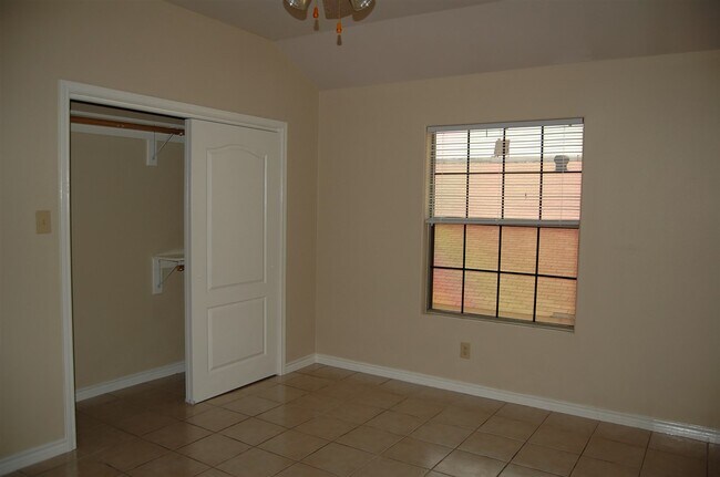 Building Photo - 505 Shiloh Dr