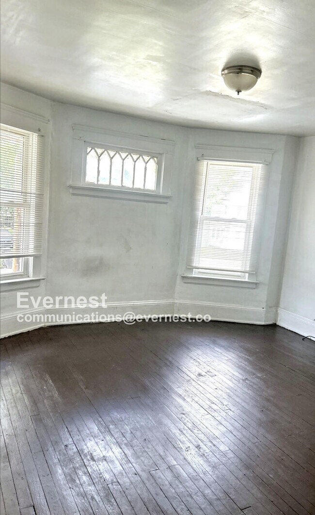 Building Photo - 2213 E 82nd St