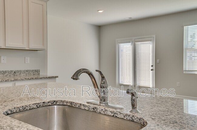 Building Photo - 5419 Thrasher Ln