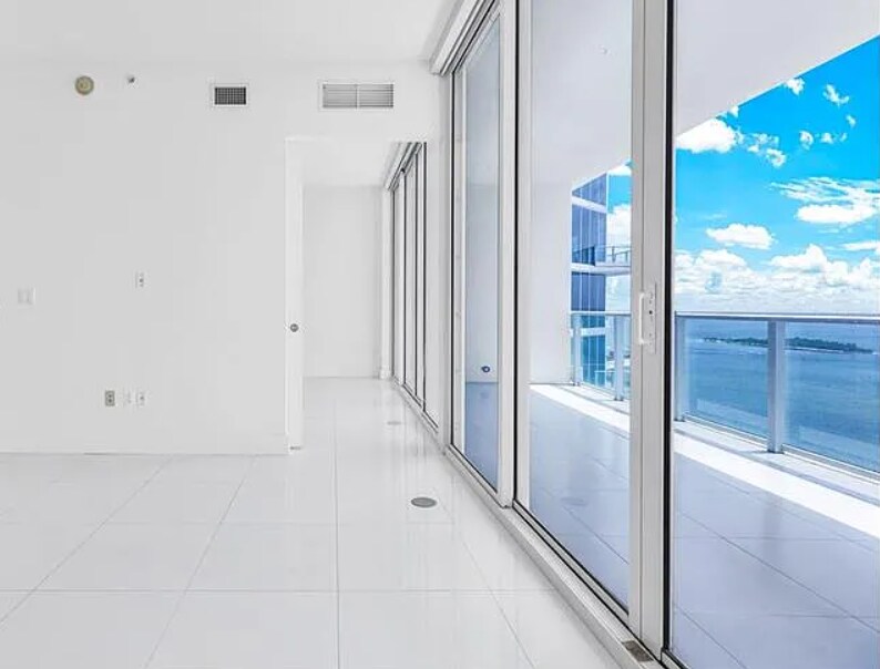 Building Photo - 2020 N Bayshore Dr