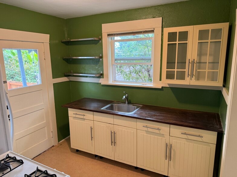 Kitchen - 6624 NE Sandy Blvd
