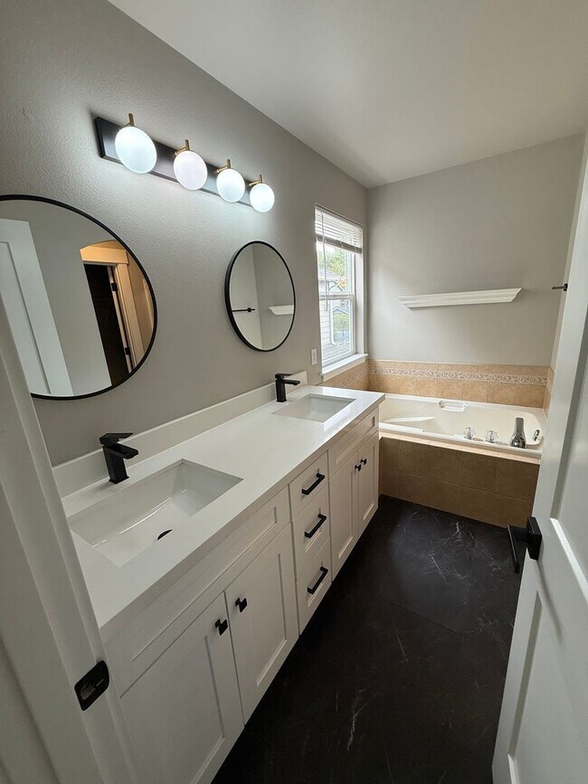 Building Photo - 4 Bedroom 2.5 Bath. Cul-de-Sac Home $3649....