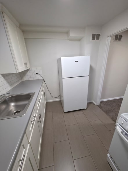 Building Photo - 2505 S University Blvd