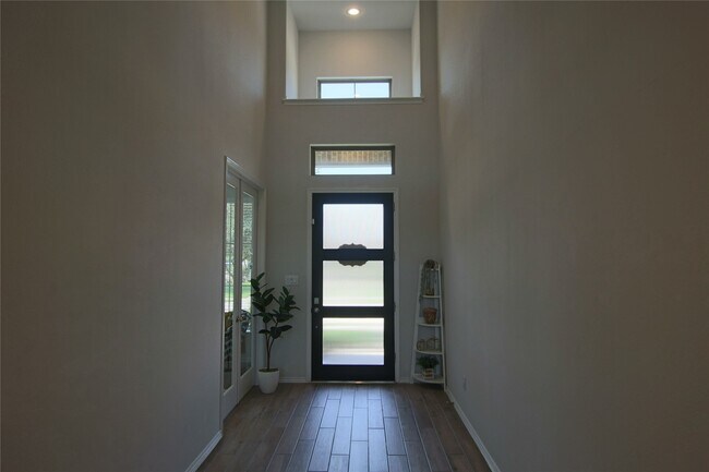 Building Photo - 24727 Tanoureen Dr
