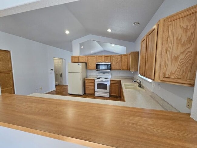 Building Photo - 3 bed 2 bath 2 Car Garage Cimarron Community Home FOR RENT!