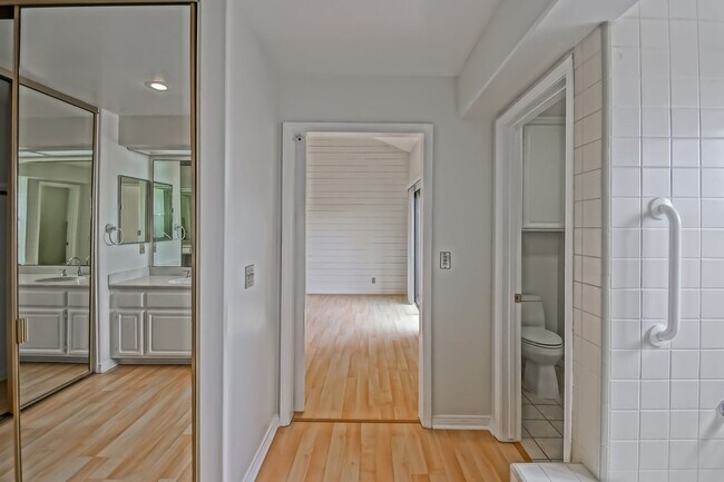 Building Photo - PRIME POOLFRONT LOCATION & CLOSE TO MAIN GATE! BRIGHT & SPACIOUS, END-UNIT POOLFRONT TOWNHOUSE W/...
