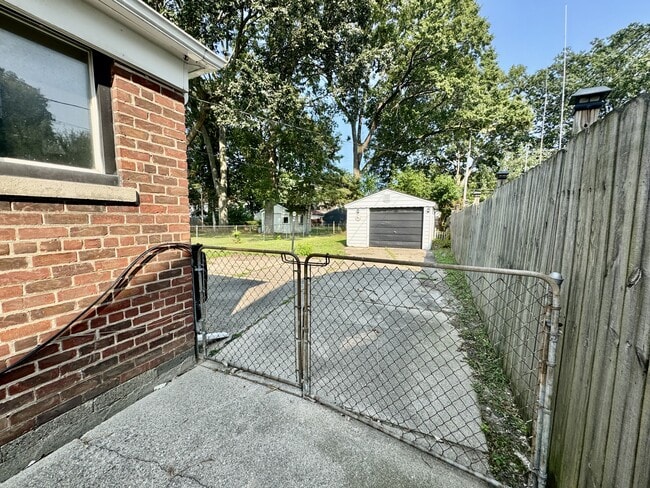 Building Photo - 4309 Edmund St