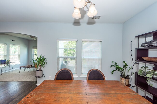Building Photo - 3 Bedroom 2.5 Bath Single Family Home in W...