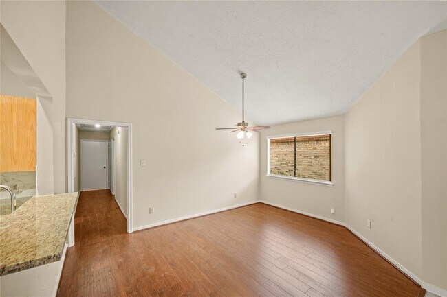 Building Photo - 3409 Meadway Dr