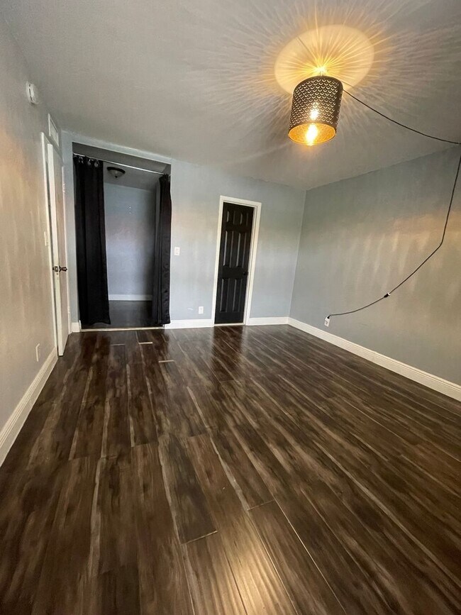 Building Photo - Charming Apartment in Fort Lauderdale
