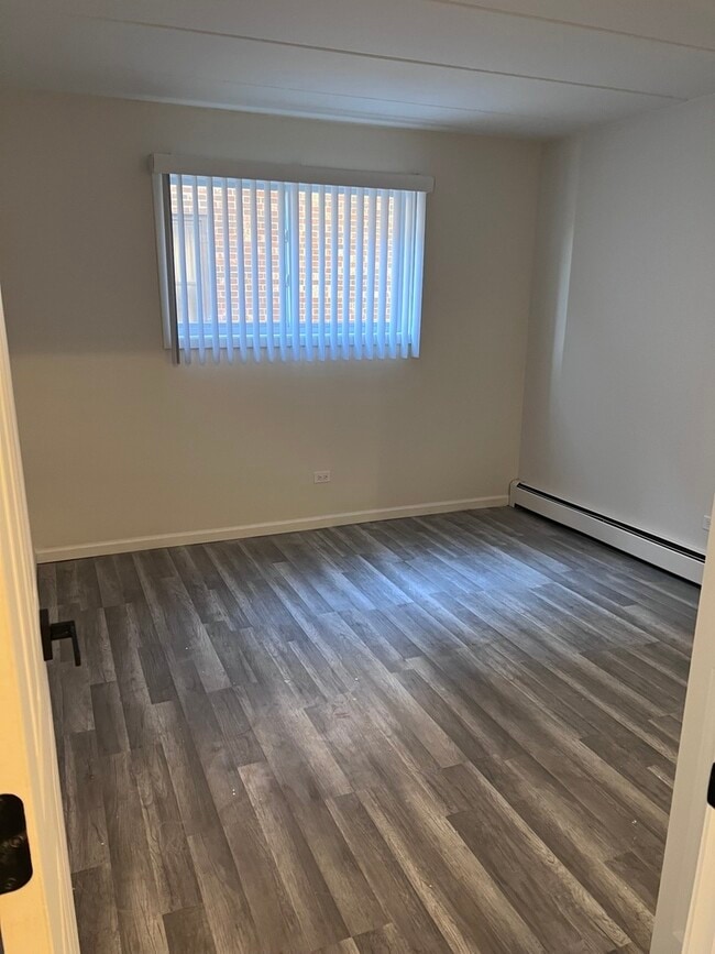 Building Photo - 10611 Parkside Ave