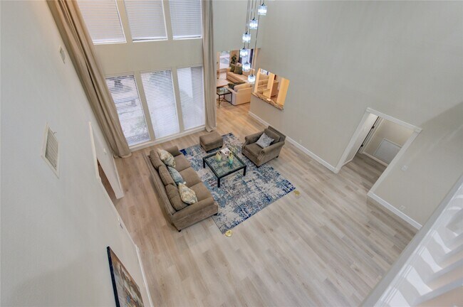 Building Photo - 714 Last Arrow Dr